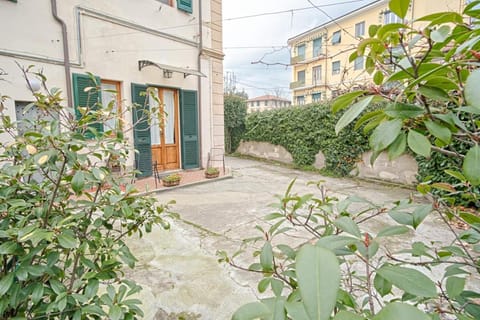 Property building, Patio, Garden, On site, Pets, Garden view, Family