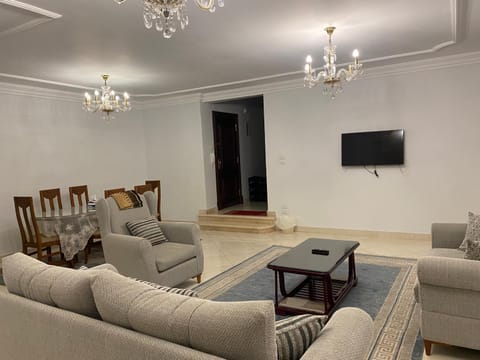 TV and multimedia, Living room, Seating area, Evening entertainment