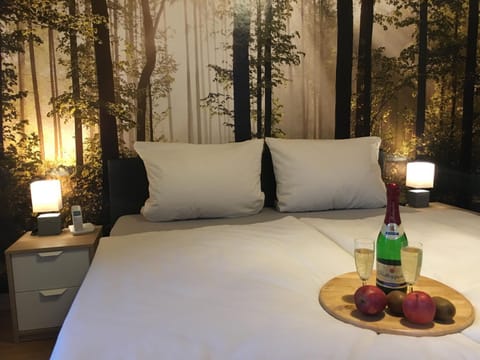 Bed, Photo of the whole room, Decorative detail