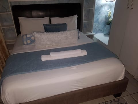 Corgi Guest House Bed and Breakfast in Randburg