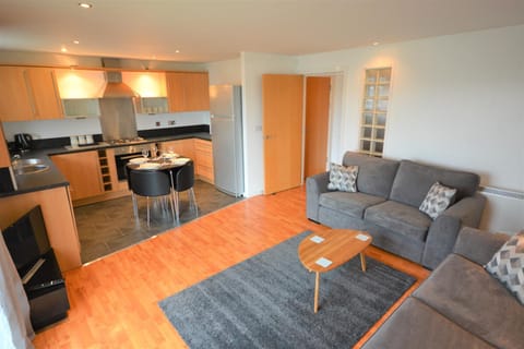 TV and multimedia, Coffee/tea facilities, Kitchen or kitchenette, Living room, Seating area, Dining area