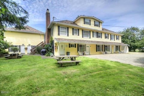 Facade/entrance, Garden view