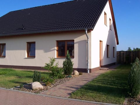 Facade/entrance, Garden view