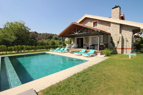 Property building, Balcony/Terrace, Swimming pool