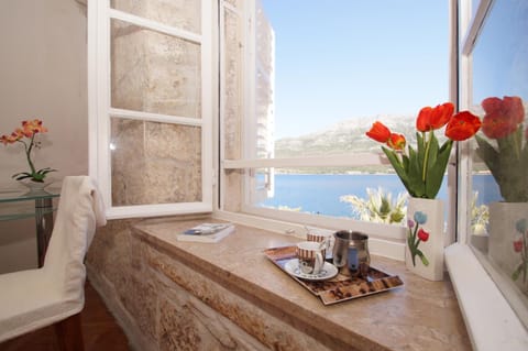 Coffee/tea facilities, Decorative detail, Sea view