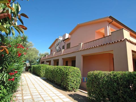 Facade/entrance, Garden