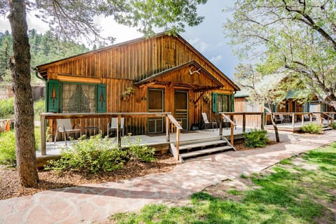 Colorado Bear Creek Cabins Lodge nature in Evergreen
