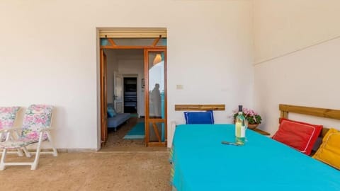 Family holiday house by the sea Apartamento in La Caletta