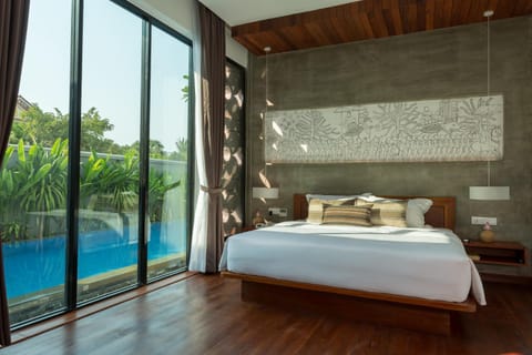 Bedroom, Pool view