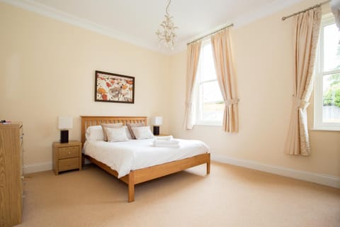 Sherborne House, City Centre Victorian Apartments Apartment in Basingstoke