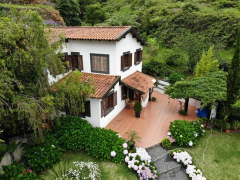 Facade/entrance, Bird's eye view