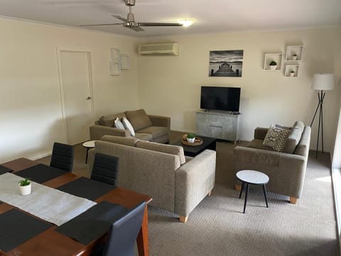 Communal lounge/ TV room, Living room, fireplace, air conditioner