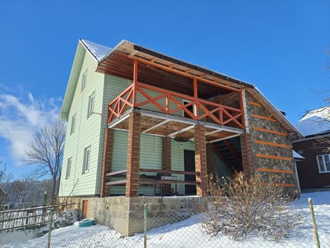 Green House Panorama Karpat Bed and Breakfast in Lviv Oblast