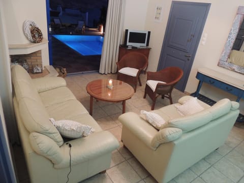 TV and multimedia, Coffee/tea facilities, Living room, Seating area, On site