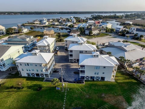 Spinnaker Pointe Unit 4B Townhouse Apartment in West Beach