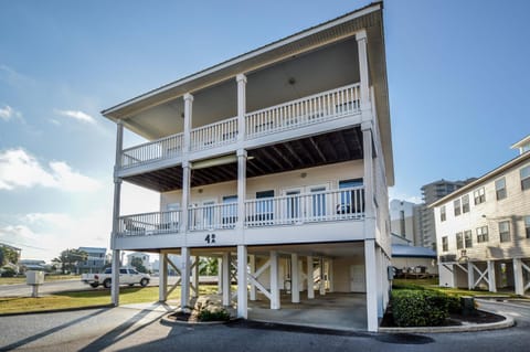 Spinnaker Pointe Unit 4B Townhouse Apartment in West Beach