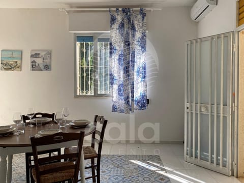 Kitchen or kitchenette, Living room, Dining area, Lunch, kitchen, air conditioner