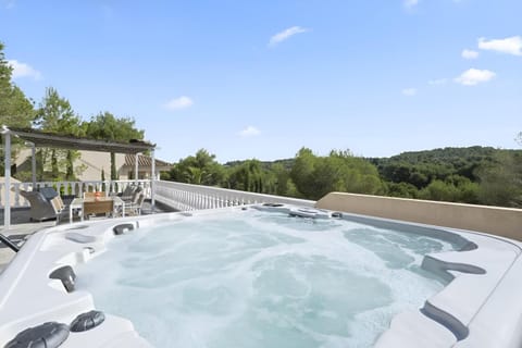 Natural landscape, Summer, Hot Tub, Balcony/Terrace, Dining area, Mountain view, Family