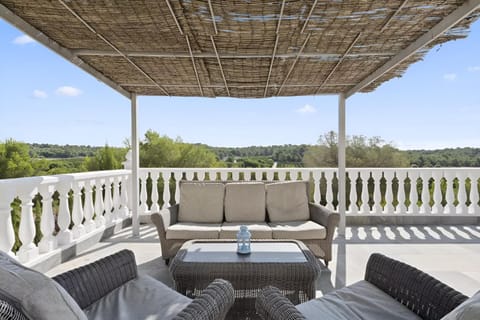 Spring, Day, Natural landscape, Balcony/Terrace, Seating area, Pool view