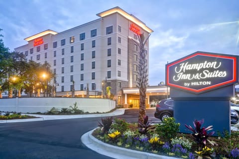 Hampton Inn & Suites Charleston Airport Hotel in North Charleston