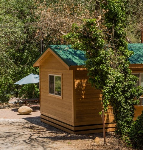 Ponderosa Camping Resort One-Bedroom Cabin 4 Campground/ 
RV Resort in Coloma