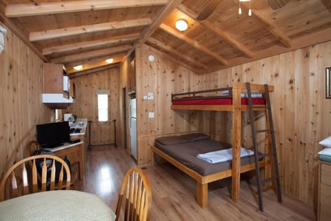 Medina Lake Camping Resort Studio Cabin 1 Camping /
Complejo de autocaravanas in Lakehills