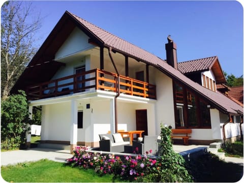 Property building, Patio, Inner courtyard view