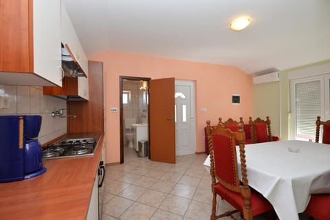 Dining area, Communal kitchen