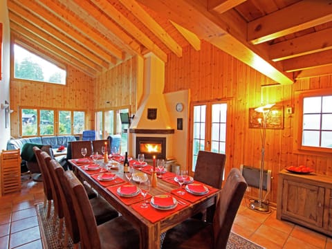 Chalet Alpina offers great views Chalet in Riddes