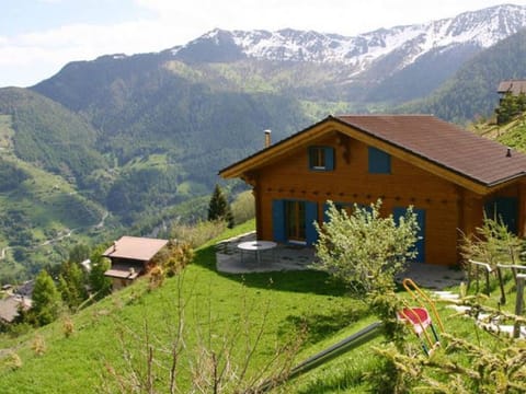 Chalet Alpina offers great views Chalet in Riddes