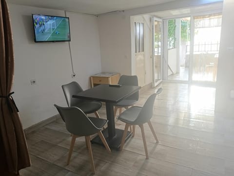 TV and multimedia, Dining area