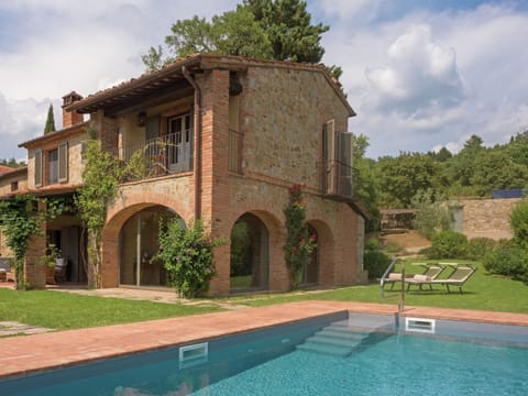 Ritzy Villa on a Wine Estate in Arezzo with Pool Chalet in Umbria