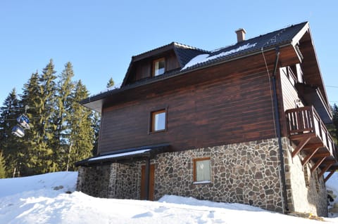 Property building, Facade/entrance, Skiing