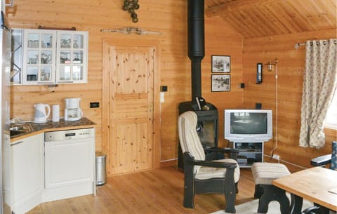 Amazing Home In Srvgen With Wifi House in Lofoten