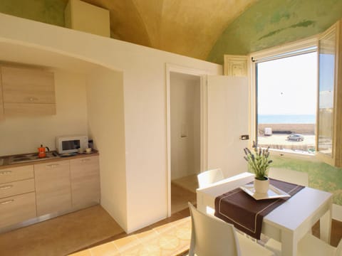 Kitchen or kitchenette, Dining area, Sea view