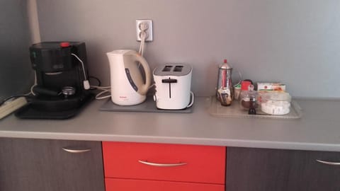 Coffee/tea facilities, Kitchen or kitchenette