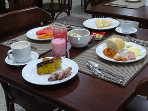 Food and drinks, Food, Breakfast, Continental breakfast