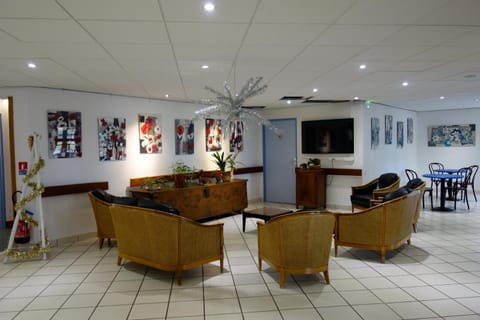 Communal lounge/ TV room, Lobby or reception