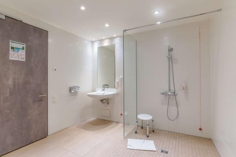 Bathroom, Facility for disabled guests, acessibility