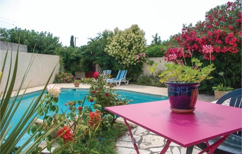 Awesome Home In Milhaud With 4 Bedrooms, Wifi And Swimming Pool House in Nimes