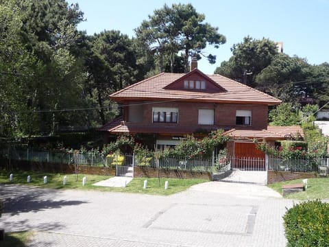 Chalet familiar adosado Rosas Rojas Maison in Villa Gesell