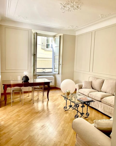 CHARMING COMO - Apartment downtown in the pedestrian area with 2 double bedrooms and 2 complete bathrooms a spacious living room and full equipped kitchen Condo in Como