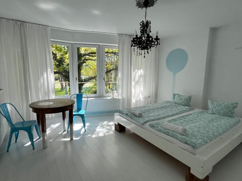 Bed, Living room, Photo of the whole room, Seating area, Bedroom