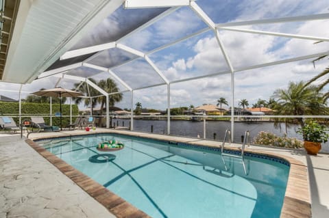 Villa Catalina Isles - Holidays in Paradise Chalet in Cape Coral