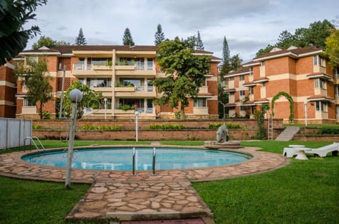 Golf Course Apartments Condominio in Kampala