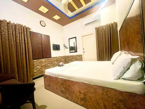 Rehaish Inn Model Colony Bed and Breakfast in Karachi