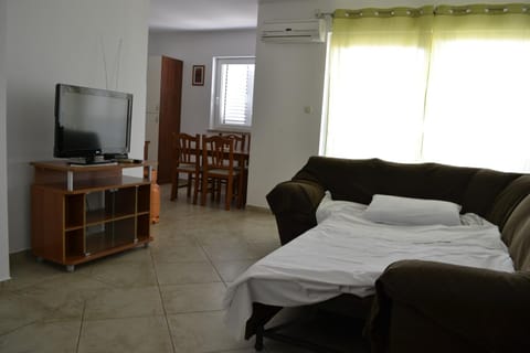 Apartments by the sea Kustici, Pag - 6408 Condo in Novalja