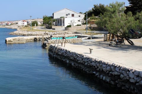 Apartments by the sea Kustici, Pag - 6335 Condo in Novalja