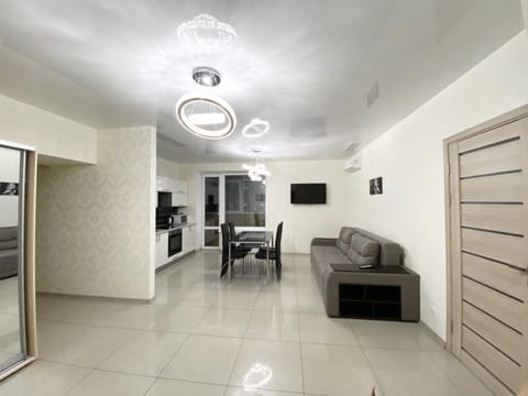 Lux 3-bedroom apartment in Most City area Apartamento in Dnipro