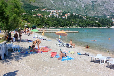 Family friendly apartments with a swimming pool Mlini, Dubrovnik - 8579 Condominio in Srebreno